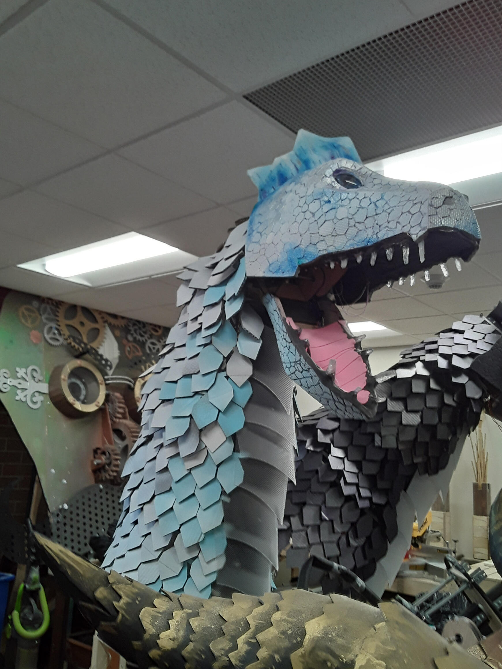 Picture of the white dragon's head and neck. The armature has been skinned, so it's neck is covered in loose white and blue scales.